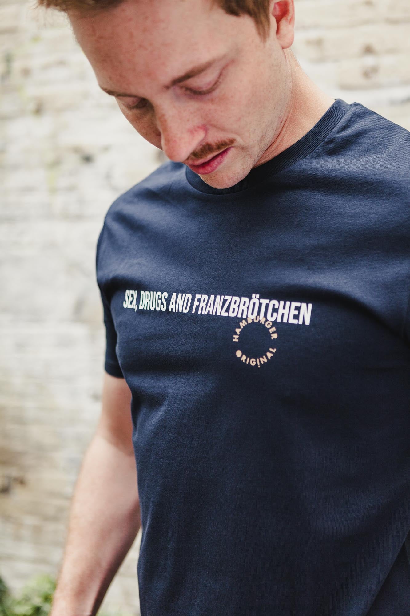 T-Shirt aus Bio-Baumwolle "Sex, Drugs and Franzbrötchen"
