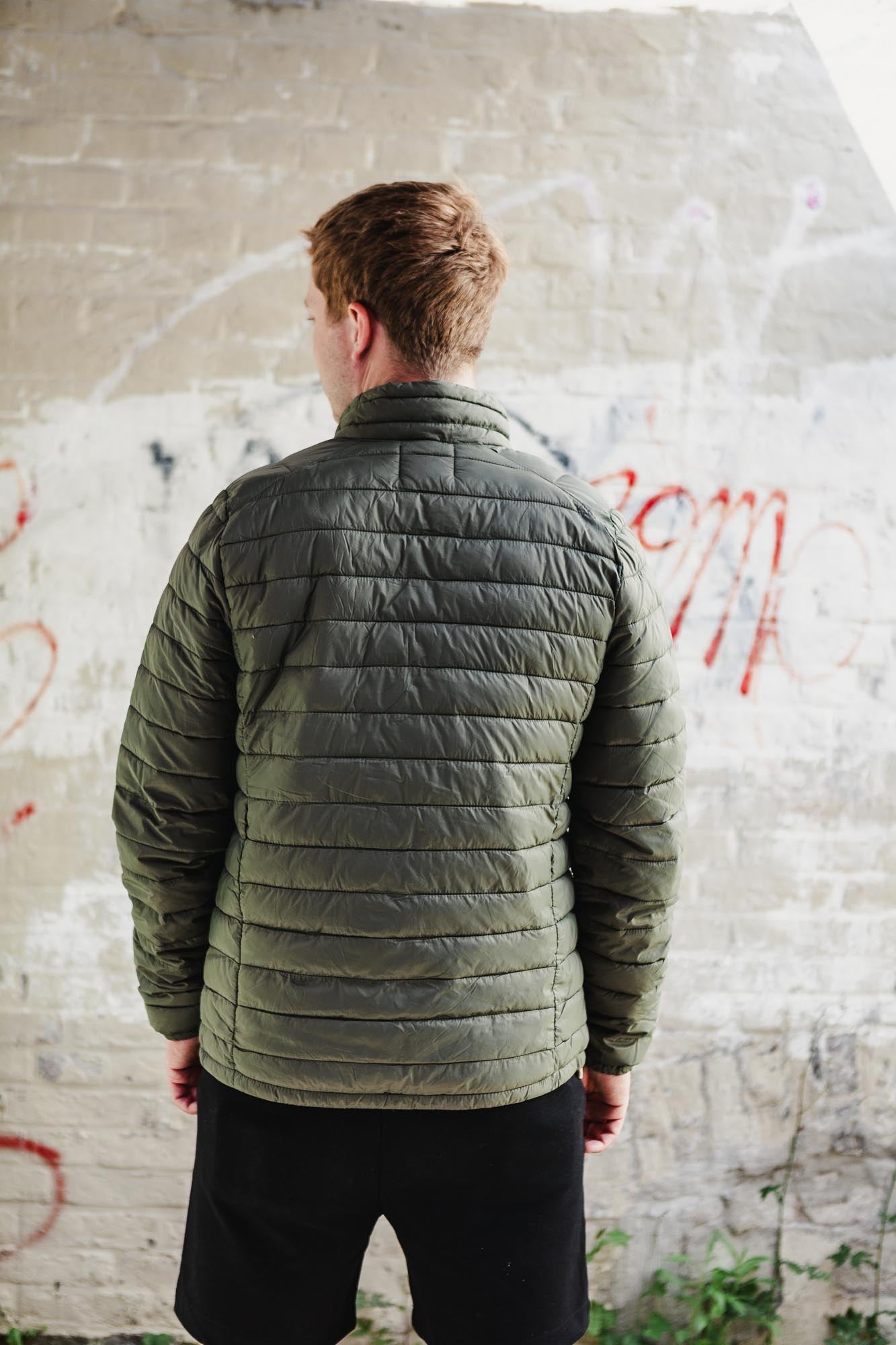 Leichte Daunenjacke aus recycelten Materialien